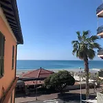 Casa Vale Fronte Mare Tatil Evi Ventimiglia