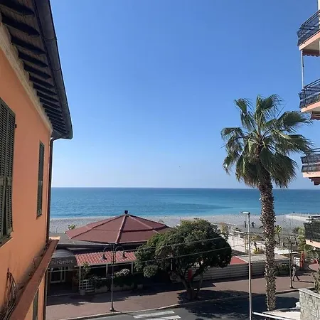 Casa Vale Fronte Mare Ferienhaus Ventimiglia